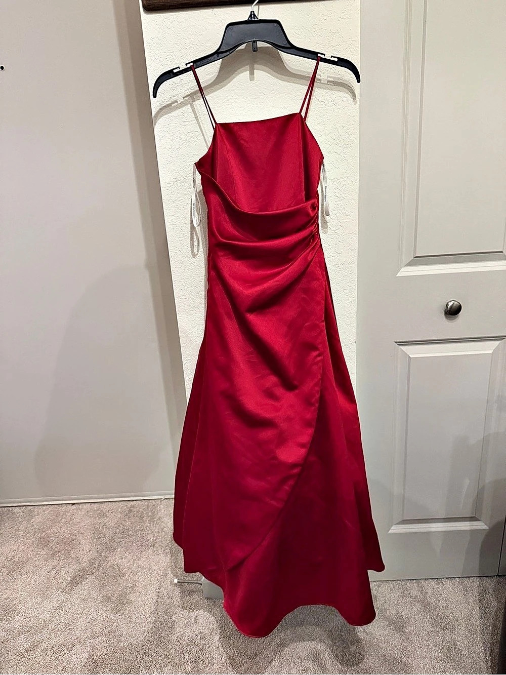 NWT David's Bridal Girls Size 8 Red Satin Formal Dress / Junior Bridesmaid